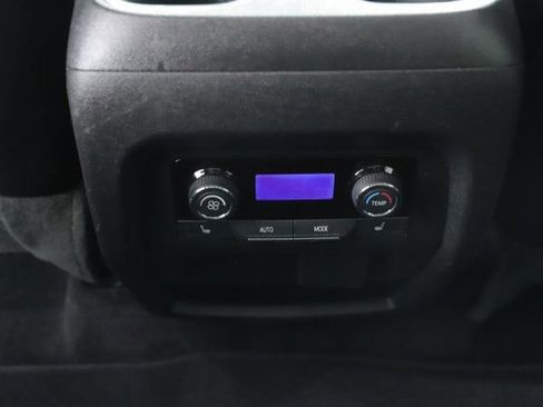 Used 2025 Chevrolet Traverse RS image 29