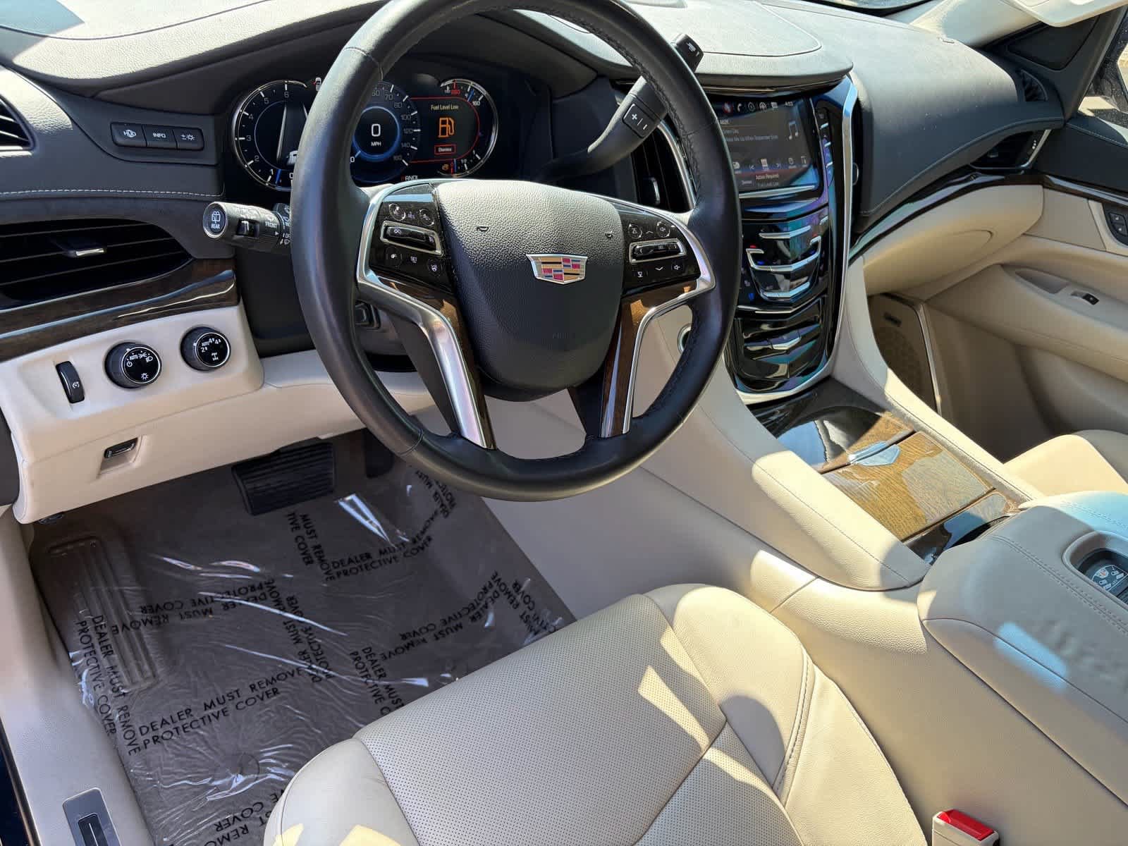 Used 2018 Cadillac Escalade Premium Luxury AWD/4WD image 21