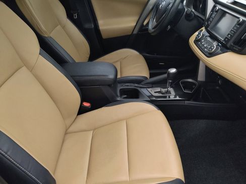 Used 2018 Toyota RAV4 Limited FWD image 21