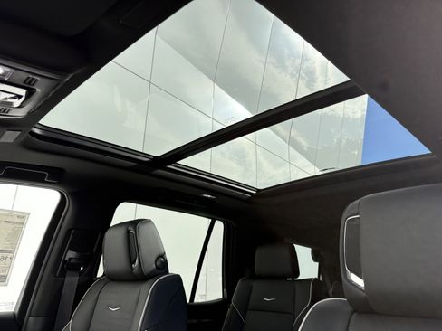 New 2026 Cadillac Escalade Luxury image 17