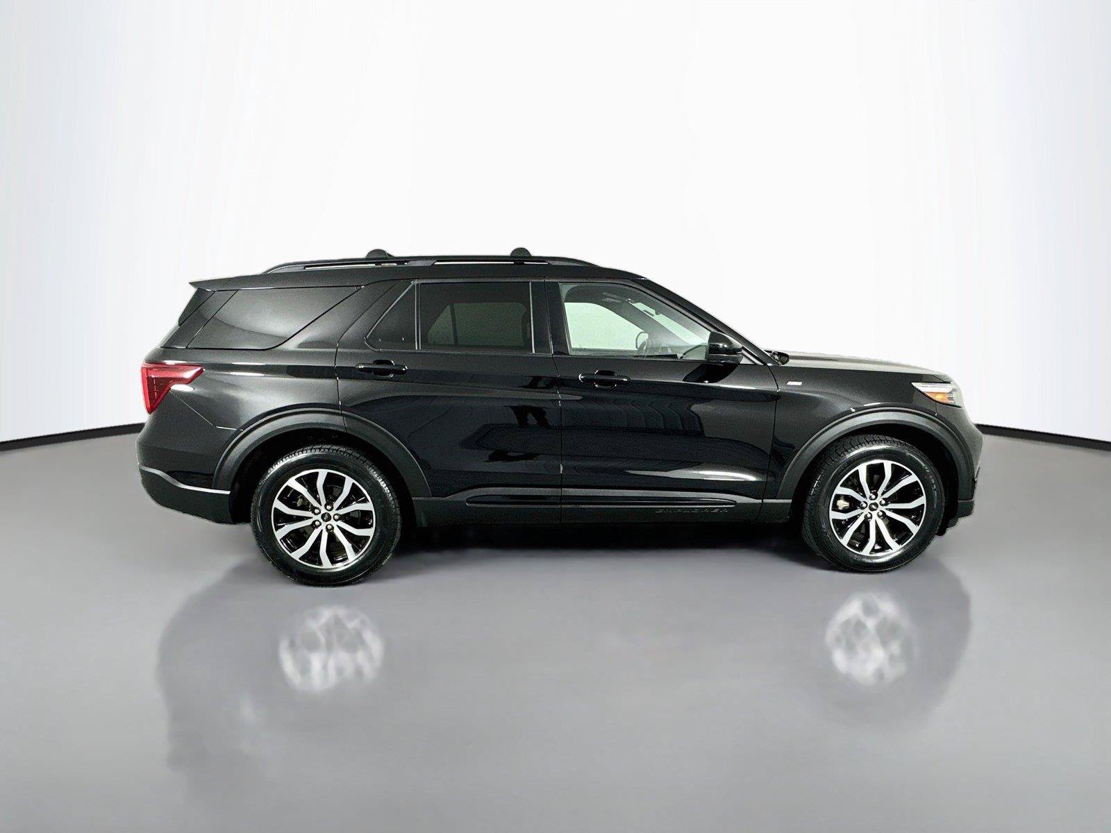 Used 2023 Ford Explorer ST-Line AWD/4WD image 17