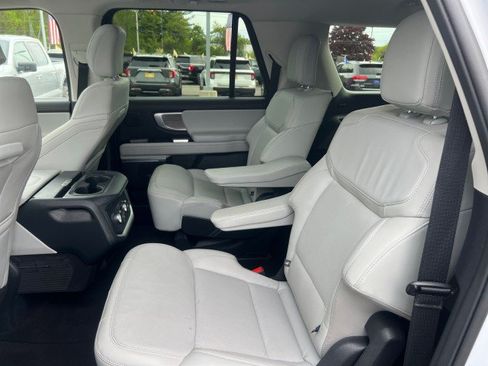 Certified 2025 Ford Expedition Max Platinum w/ Driver's Package AWD/4WD image 18