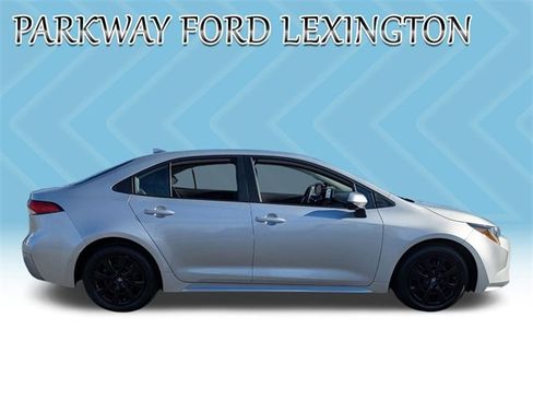 Used 2023 Toyota Corolla LE image 4