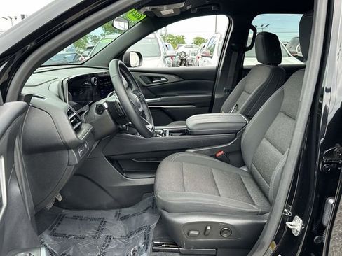 Used 2024 Chevrolet Traverse LT FWD image 16