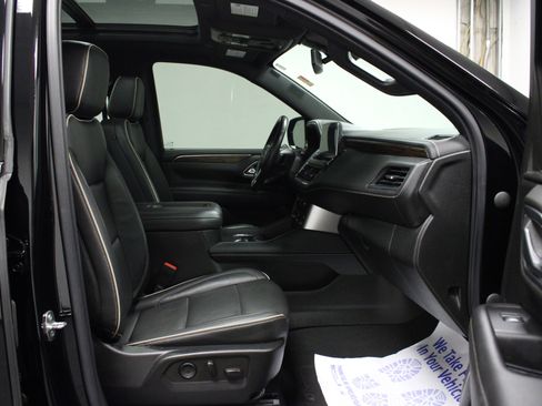 Used 2021 Chevrolet Suburban Premier AWD/4WD image 17