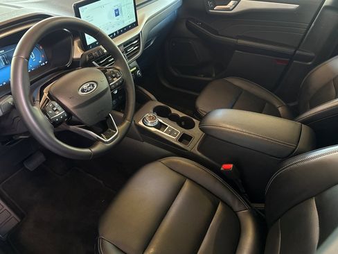 Used 2025 Ford Escape Platinum AWD/4WD image 11