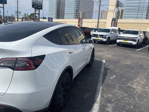 Used 2025 Tesla Model Y Long Range image 2