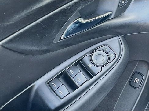 Used 2018 Chevrolet Volt Premier w/ Driver Confidence Package FWD image 18