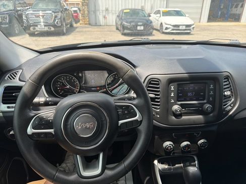 Used 2017 Jeep Compass Sport w/ Tech Group FWD image 9