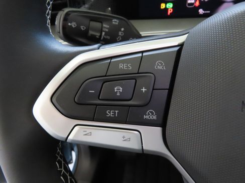 Used 2026 Volkswagen Tiguan SE FWD image 13