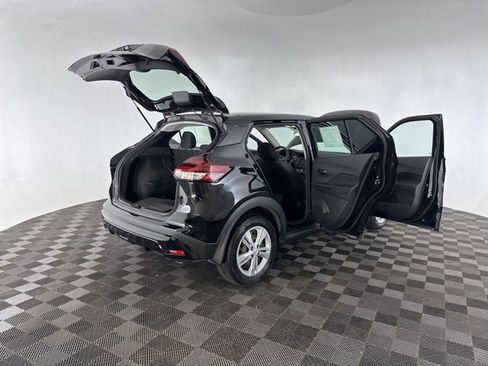Used 2022 Nissan Kicks S image 14