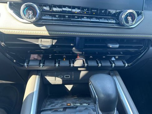 Certified 2024 Chevrolet Colorado ZR2 w/ ZR2 Convenience Package III image 15