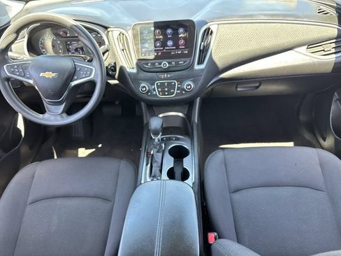 Used 2025 Chevrolet Malibu LT FWD image 15