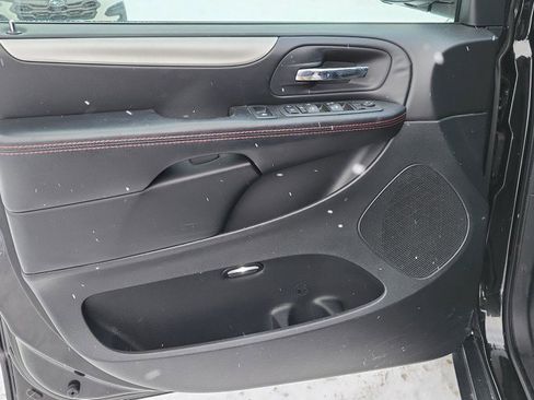 Used 2019 Dodge Grand Caravan GT FWD image 14