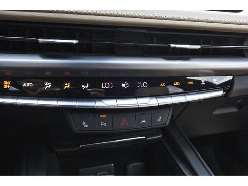 Used 2024 Cadillac XT4 Luxury w/ Cold Weather Package FWD image 24