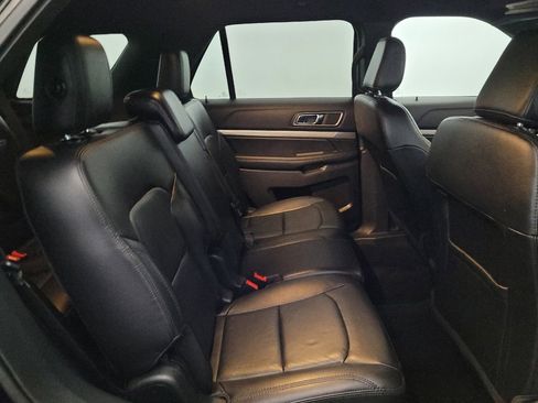 Used 2018 Ford Explorer XLT w/ Equipment Group 202A AWD/4WD image 19