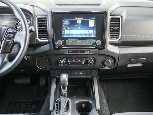 Used 2024 Nissan Frontier SV image 12