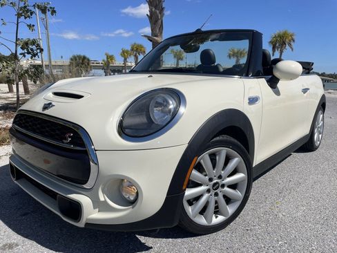 Used 2019 MINI Cooper S image 1
