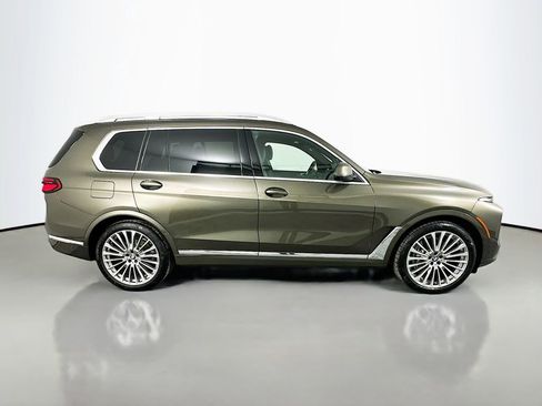 Used 2025 BMW X7 xDrive40i w/ Premium Package AWD/4WD image 4