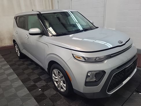 Used 2020 Kia Soul LX FWD image 3