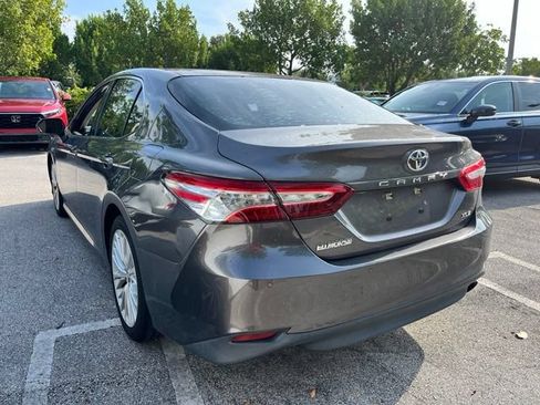 Used 2018 Toyota Camry XLE FWD image 4