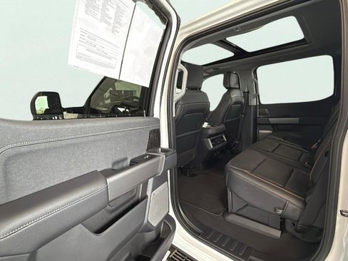 Certified 2025 Ford F250 Lariat w/ Lariat Ultimate Package image 28