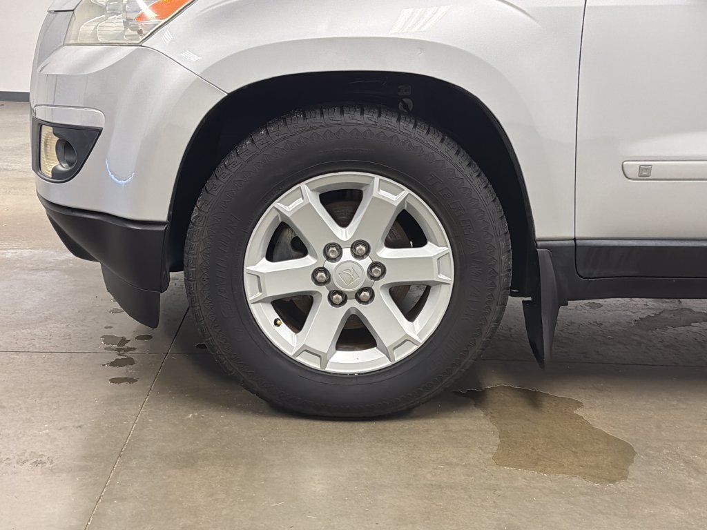 Used 2009 Saturn Outlook XE w/ Convenience Package FWD image 9
