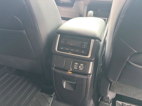 Used 2023 Subaru Ascent Limited w/ Technology Package AWD/4WD image 17