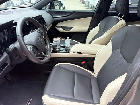 Used 2024 Lexus NX 250 FWD w/ Towing Package (2000 Lbs) image 15