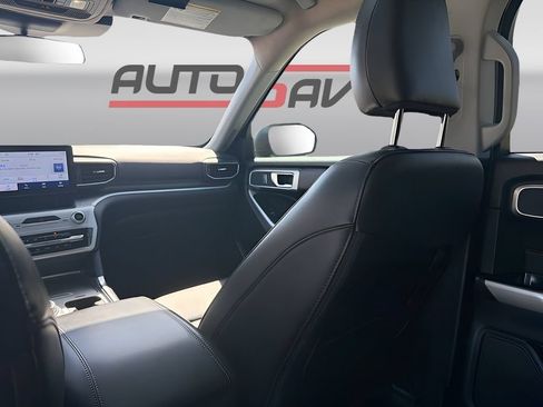 Used 2022 Ford Explorer XLT w/ Equipment Group 202A AWD/4WD image 23