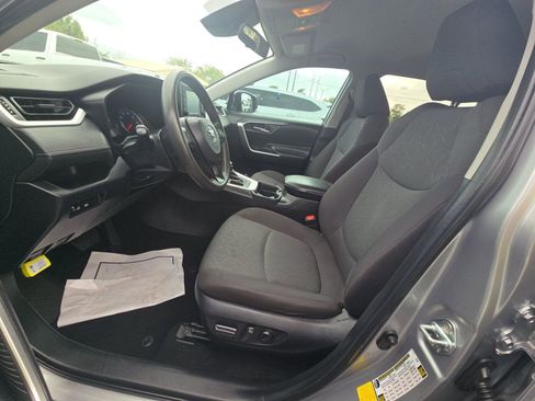 Used 2020 Toyota RAV4 XLE image 7