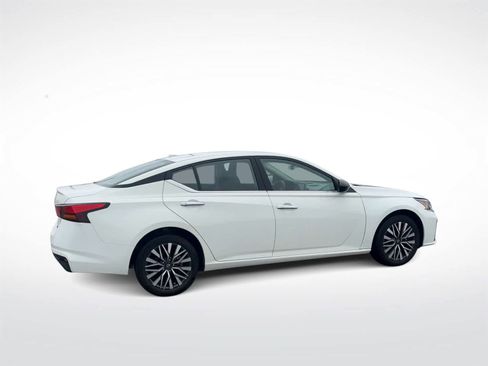 Used 2025 Nissan Altima 2.5 SV image 9