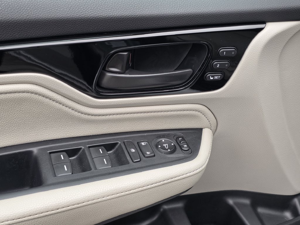 Used 2025 Honda Odyssey Touring image 17