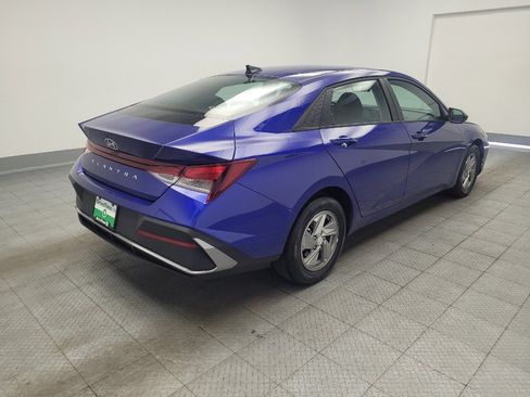 Used 2025 Hyundai Elantra SE FWD image 9