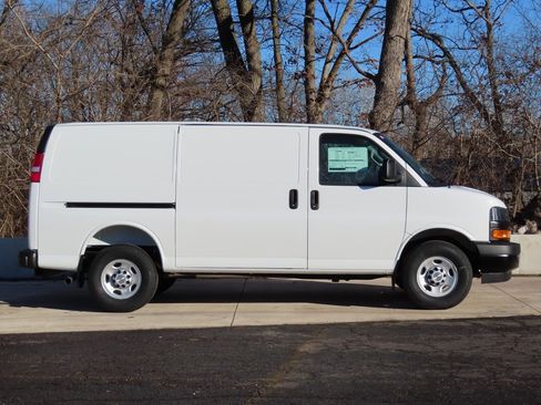 New 2025 Chevrolet Express 2500 Work Van w/ Safety Package image 2