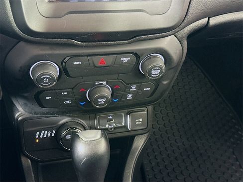 Used 2020 Jeep Renegade Trailhawk image 9