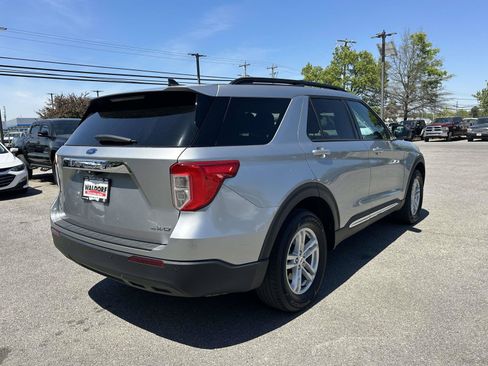 Used 2023 Ford Explorer XLT AWD/4WD image 5