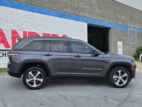 Used 2024 Jeep Grand Cherokee Limited RWD image 8