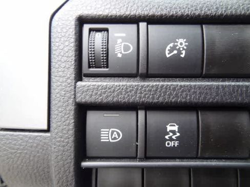 Used 2025 Toyota Tacoma TRD Sport AWD/4WD image 15