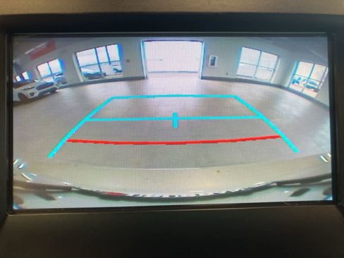 Used 2016 Toyota Camry LE image 19