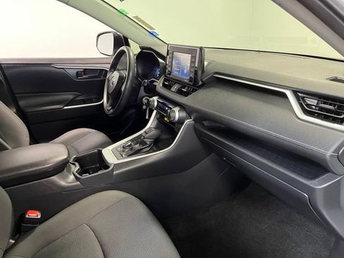 Used 2022 Toyota RAV4 LE AWD/4WD image 11