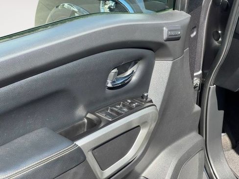 Used 2019 Nissan Titan PRO-4X w/ Pro-4x Convenience Package AWD/4WD image 13