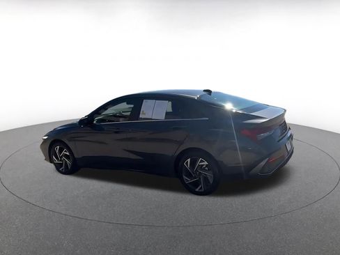 Used 2025 Hyundai Elantra SEL image 9