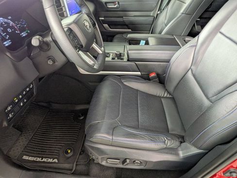 Used 2025 Toyota Sequoia Platinum AWD/4WD image 22