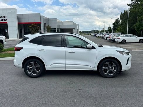 Used 2023 Ford Escape ST-Line Select AWD/4WD image 9