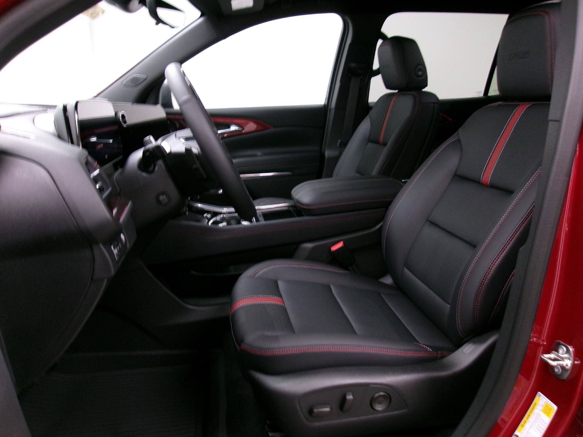 New 2026 Chevrolet Traverse RS w/ LPO, Floor Liner Package FWD image 9
