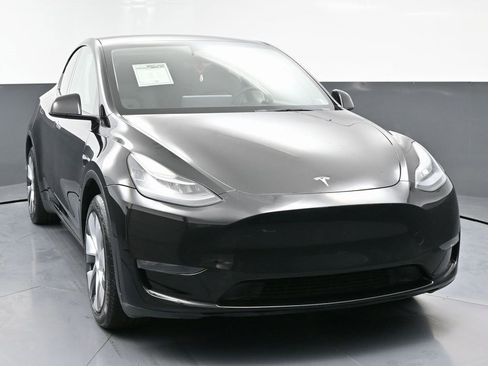 Used 2023 Tesla Model Y Long Range image 3