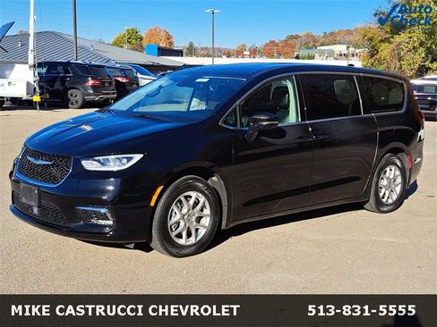 Used 2024 Chrysler Pacifica Touring-L image 1