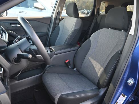 Used 2023 Nissan Rogue SV image 7