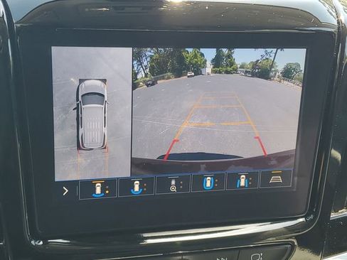 Used 2020 Chevrolet Traverse Premier w/ LPO, Cargo Package FWD image 27